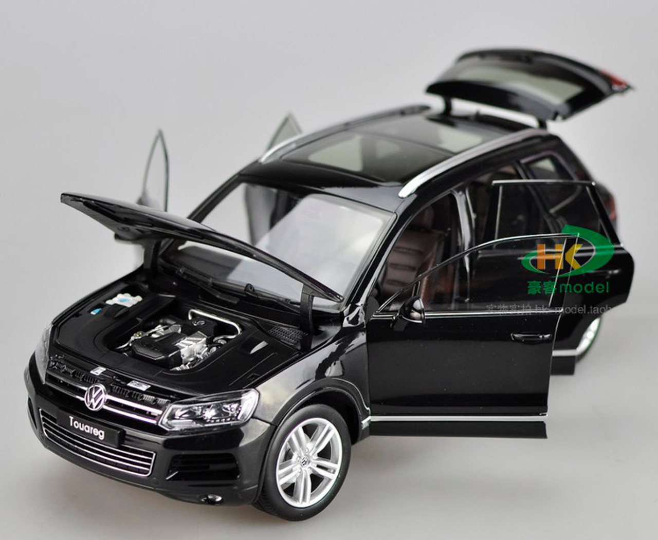 1/18 GTAUTOS Volkswagen VW Touareg TSI (Black) Diecast Car Model