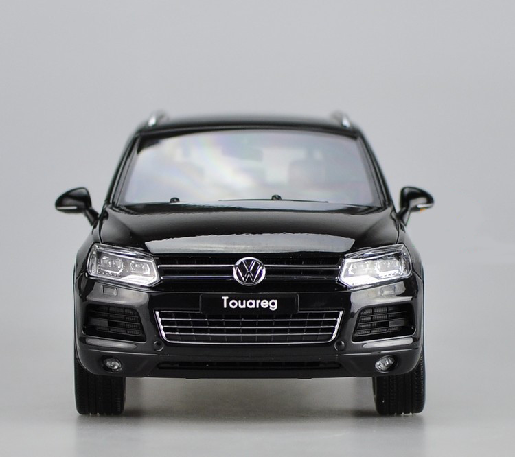 1/18 GTAUTOS Volkswagen VW Touareg TSI (Black) Diecast Car Model