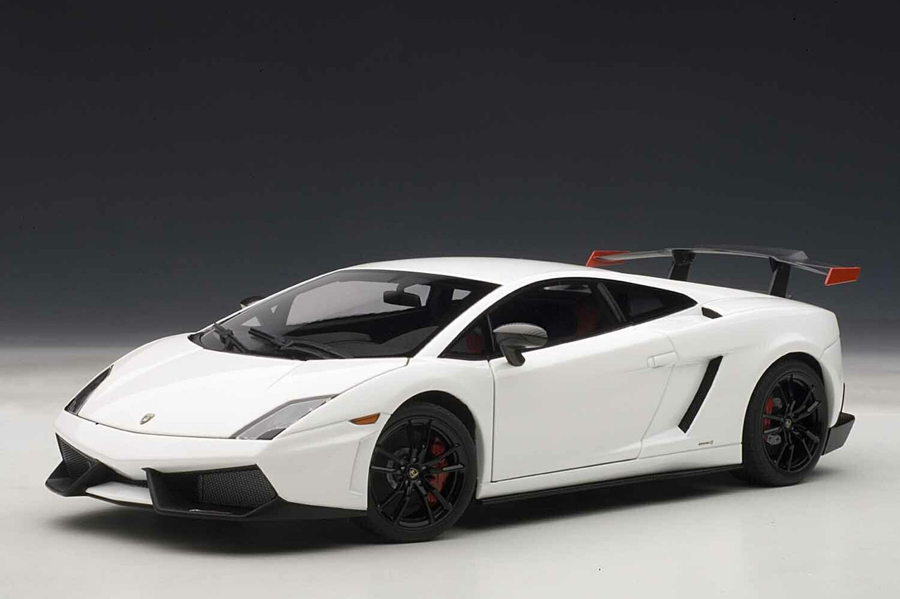 AUTOart 1/18 ランボルギーニ ガヤルド LP570-4 スーパートロフェオ ストラダーレ (ホワイト) Amazon | AUTOart 1/18 ランボルギーニ ガヤルド LP570-4
