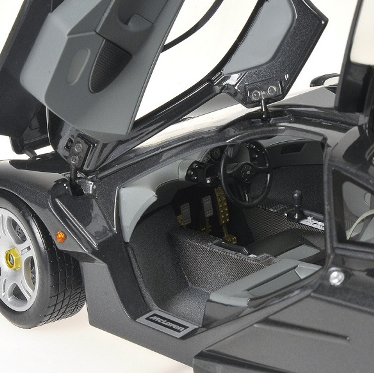 1/18 Minichamps McLaren F1 Road Car (Black) Diecast Car Model Limited
