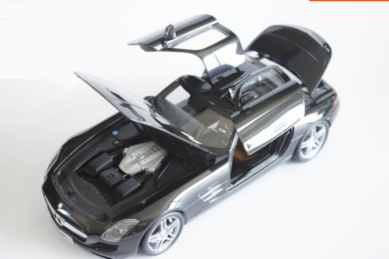 1/18 Minichamps Mercedes-Benz Mercedes SLS AMG (Black) Diecast Car Model