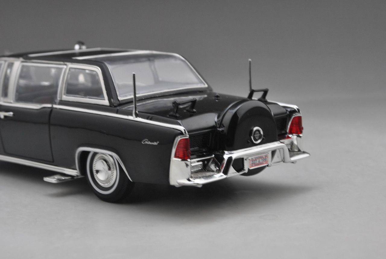 1/24 Yatming 1961 Lincoln Quick Fix Diecast Car Model