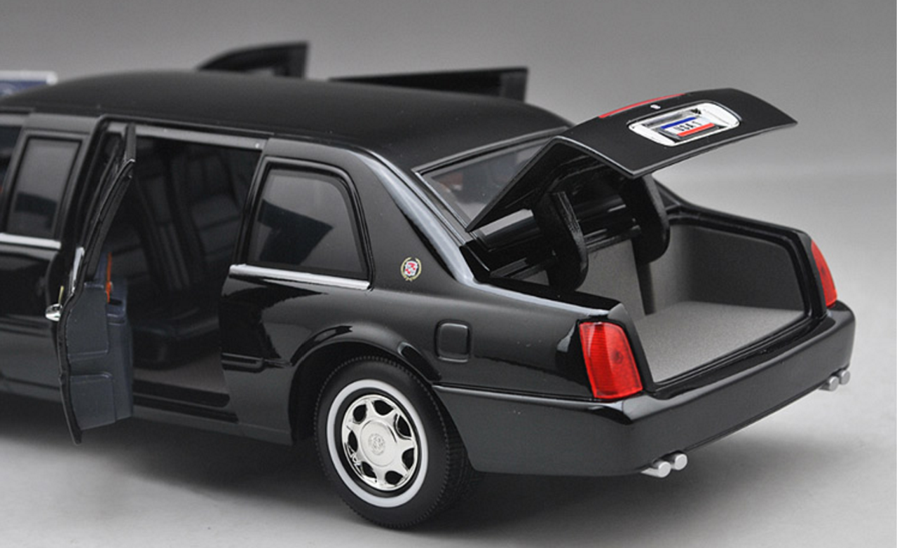 1/24 Yatming 2001 Cadillac Deville Presidential Limo Diecast Car Model -  LIVECARMODEL.com