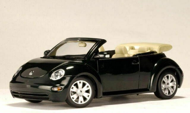1/18 AUTOart 2002 Volkswagen VW New Beetle Cabriolet (Alaska Green