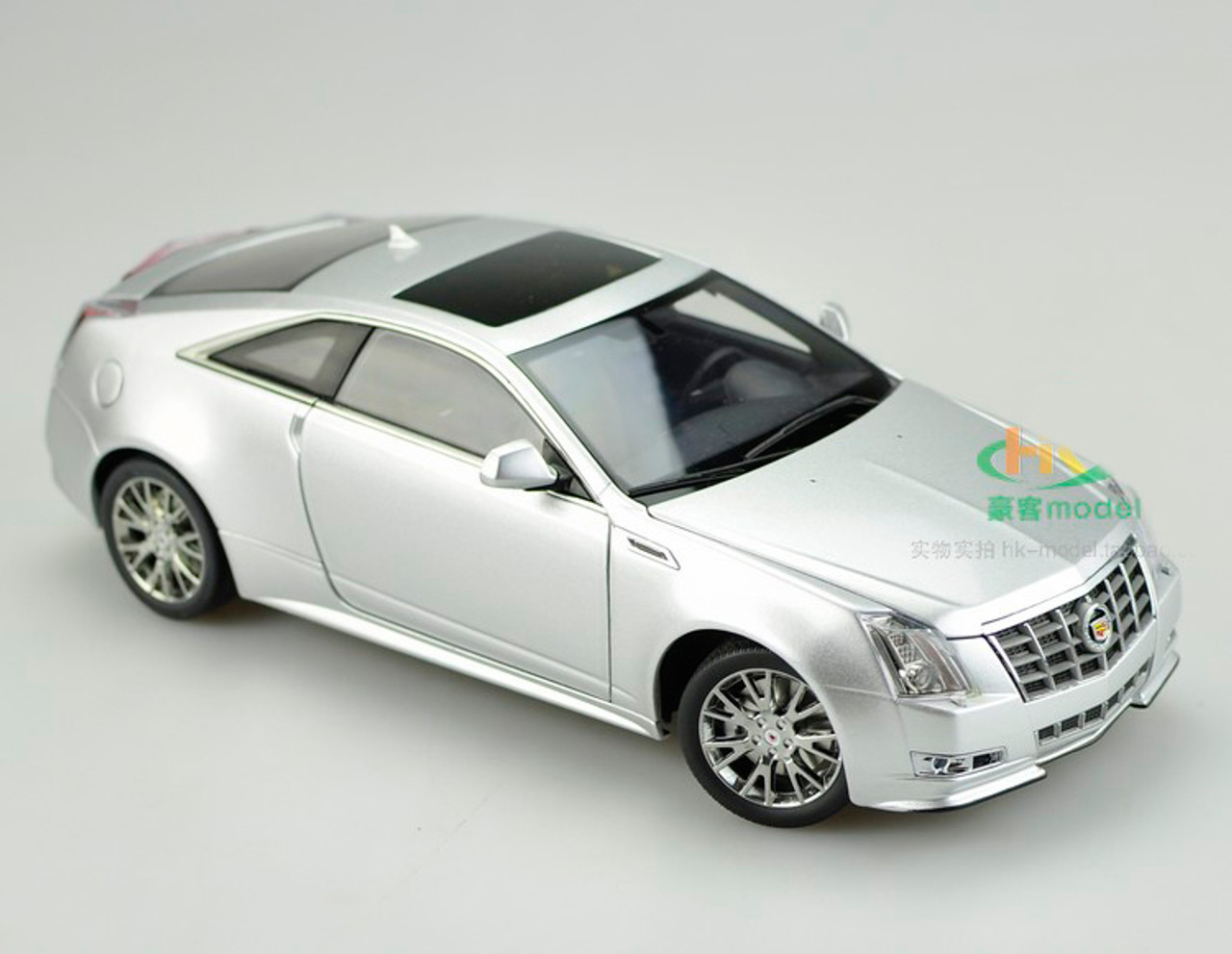 1/64 Cadillac CTS 2004 Couleur Blanche DIECAST MODEL 