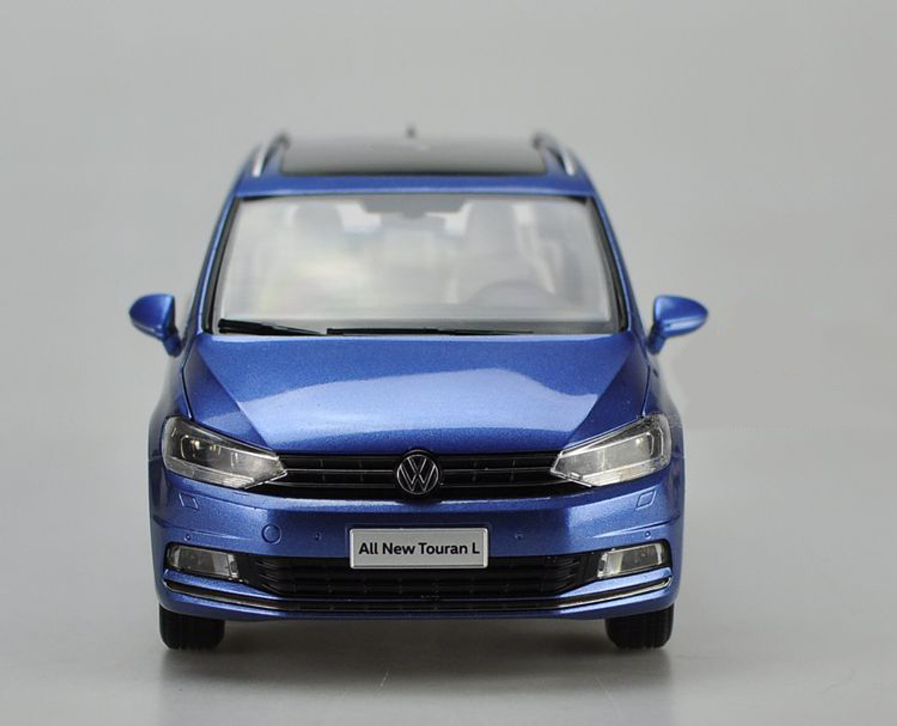 1/18 Dealer Edition 2016 Volkswagen VW Touran (Blue