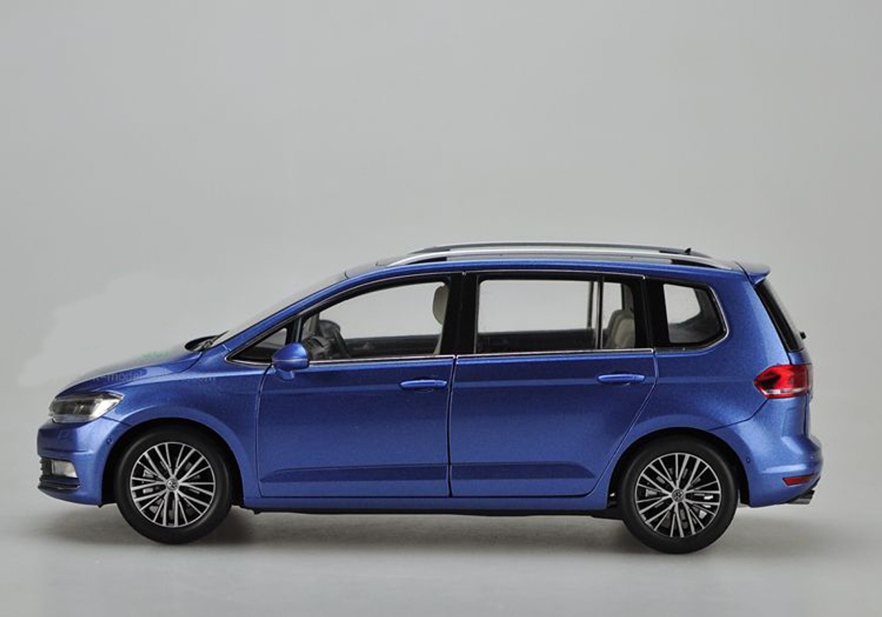 1/18 Dealer Edition 2016 Volkswagen VW Touran (Blue