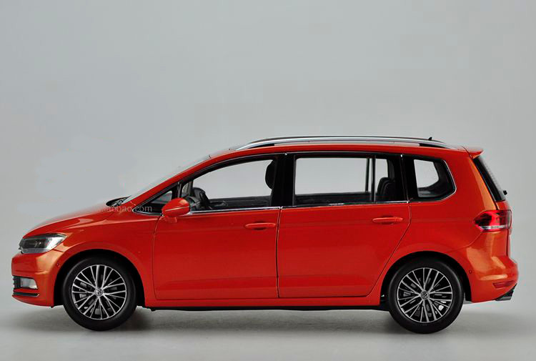 1/18 Dealer Edition 2016 Volkswagen VW Touran (Orange) Diecast Car