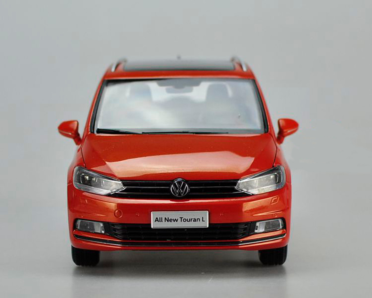 1/18 Dealer Edition 2016 Volkswagen VW Touran (Orange