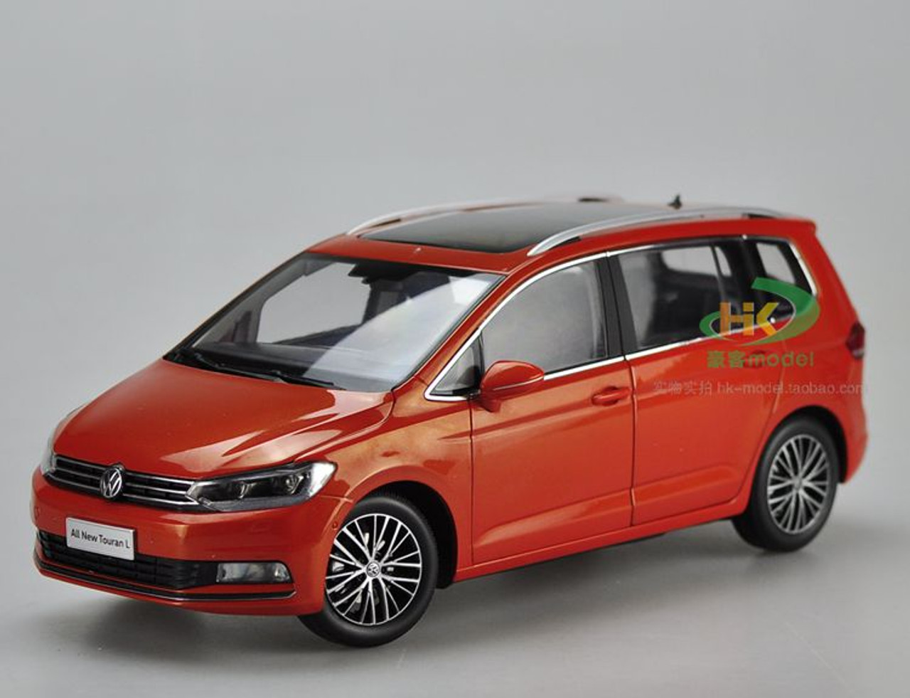 1/18 Dealer Edition 2016 Volkswagen VW Touran (Orange) Diecast Car 