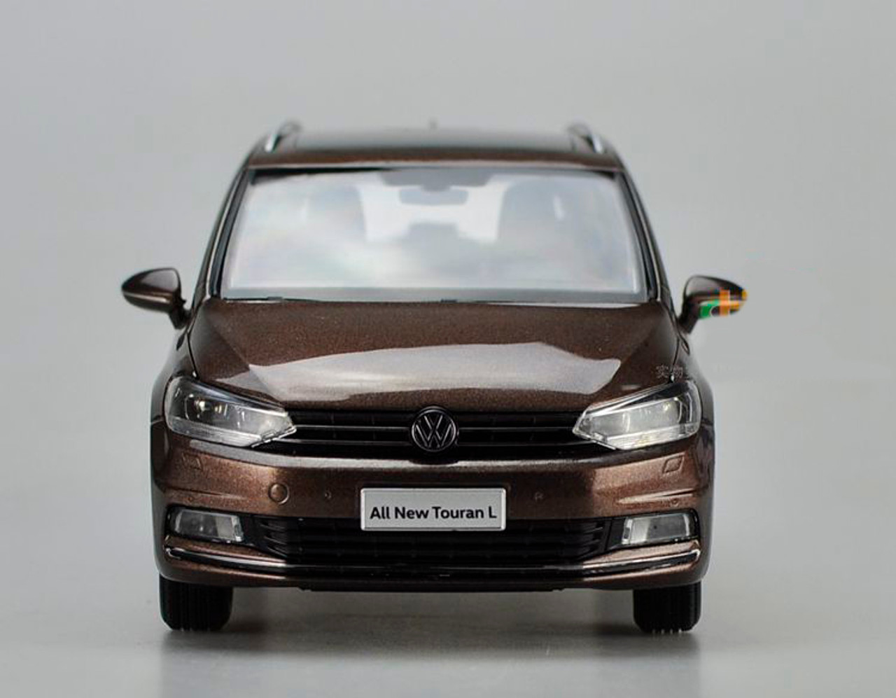 1/18 Dealer Edition 2016 Volkswagen VW Touran (Brown)