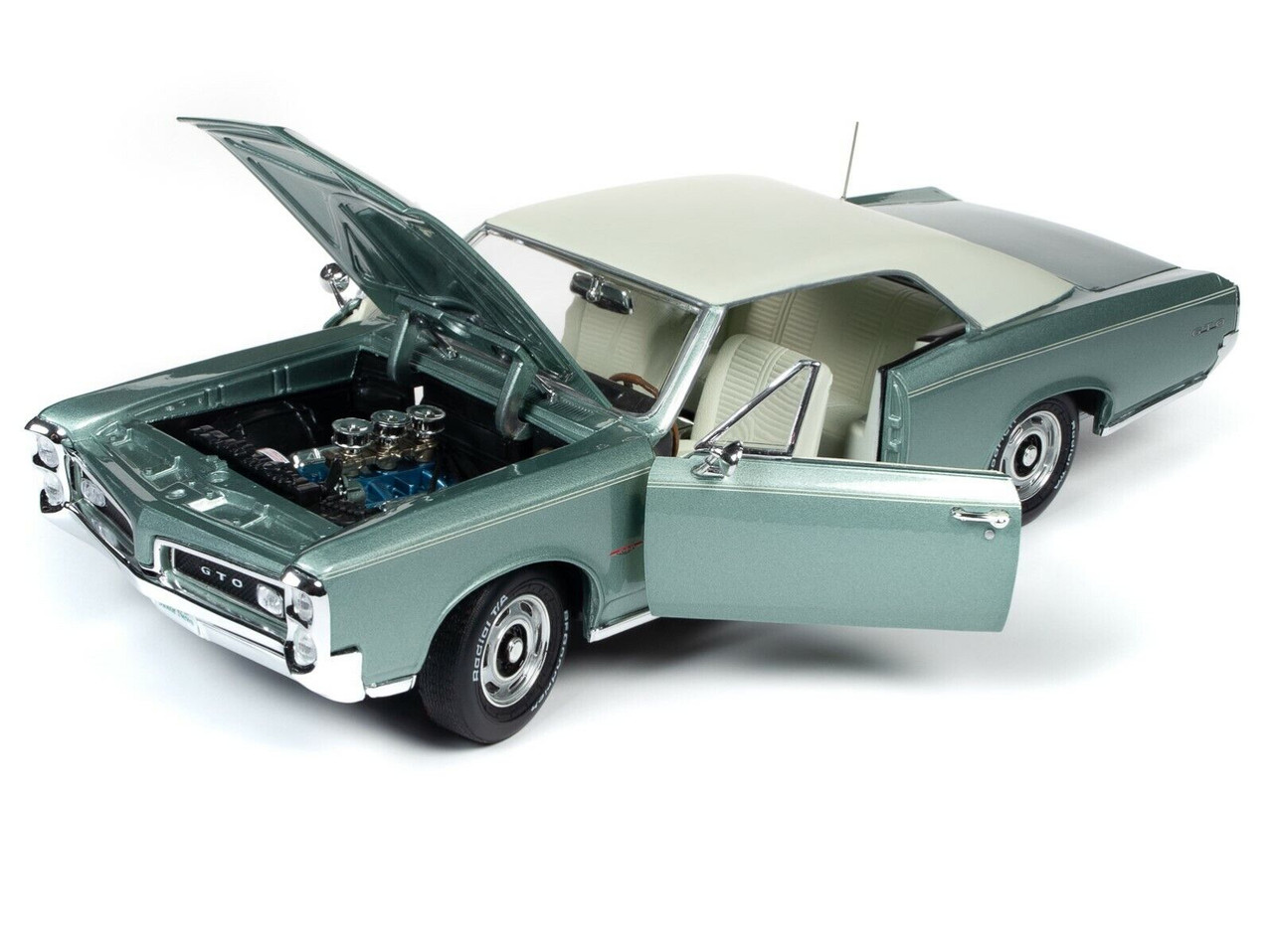 1/18 Auto World 1966 Pontiac GTO Hardtop Palmetto Green Metallic