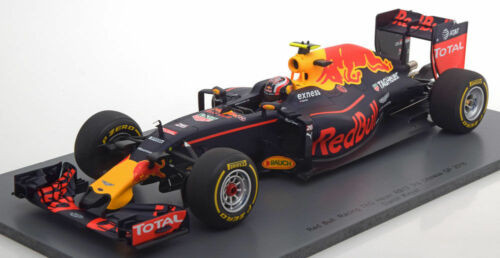 1/18 Red Bull TAG Heuer RB12 n.26 3rd Chinese GP 2016 Daniil Kyvat