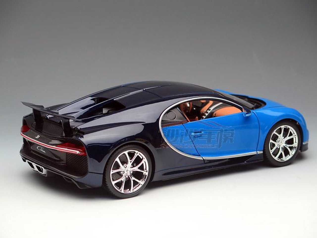 1/18 BBurago Bugatti Chiron (Blue) Diecast Car Model