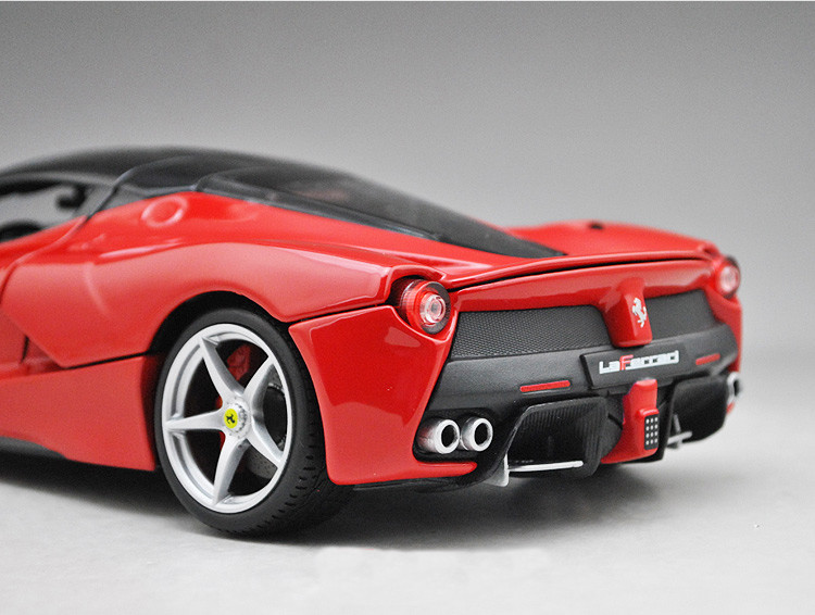 1/18 BBurago Signature Series Ferrari LaFerrari (Red) Diecast Car