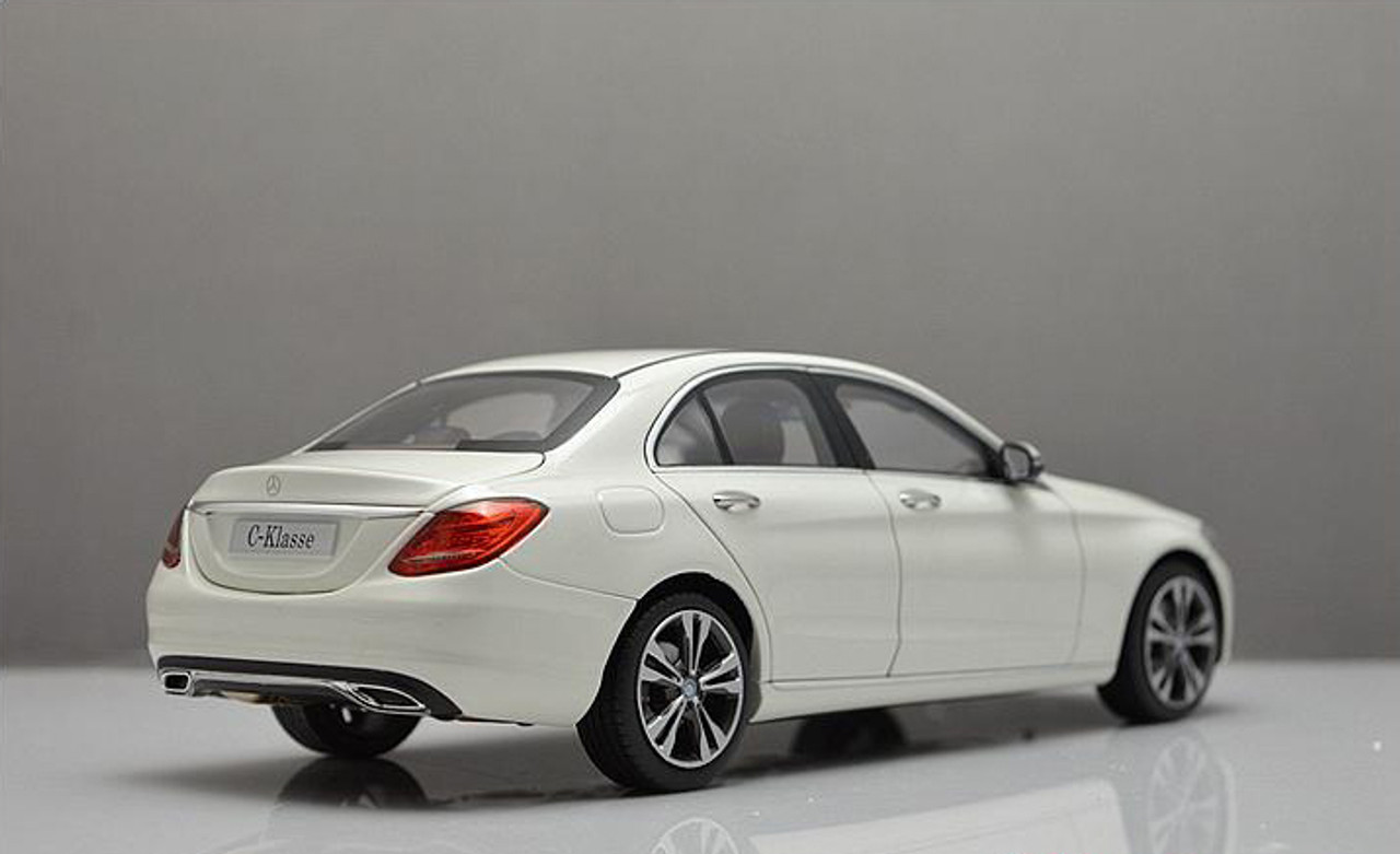 1/18 Dealer Edition Mercedes-Benz Mercedes C-Class C-Klasse C300 (White) Diecast Car Model