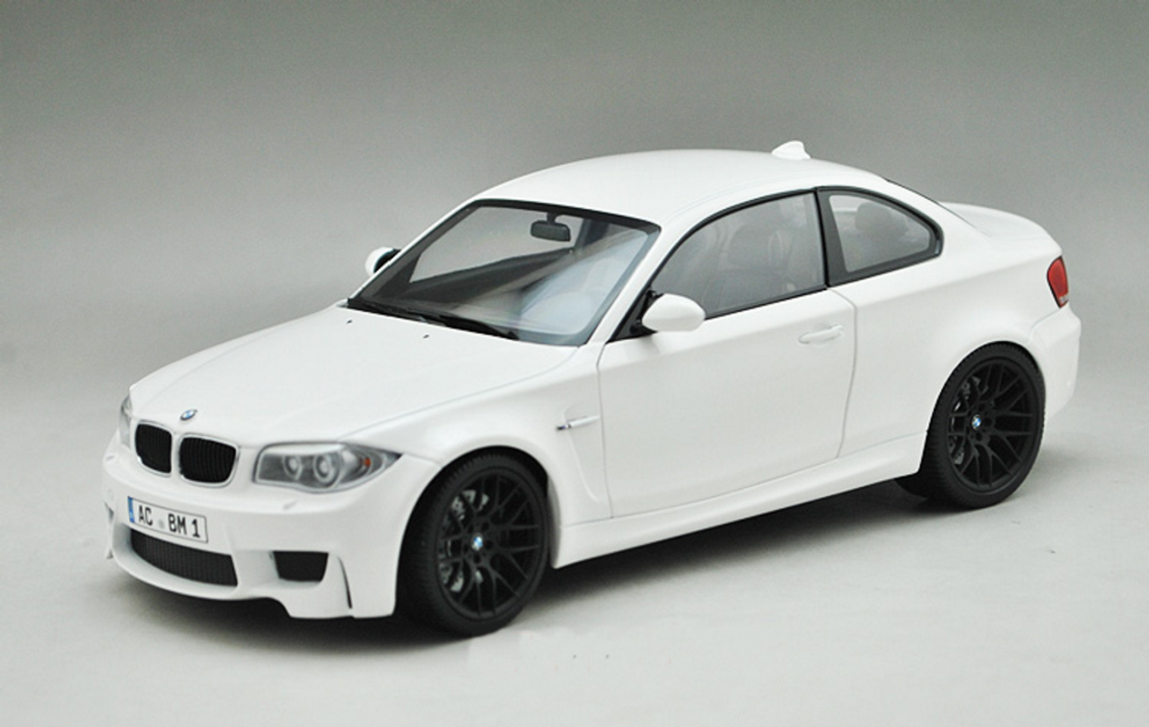 安い本店1/18 ミニチャンプス BMW 1M coupe E82 2011 Moto GP Safety Car (検索:1/87 1/43 M2 M3 E88 F20 F40 120i 135i 1er 1シリーズ アルピナ) レーシングカー