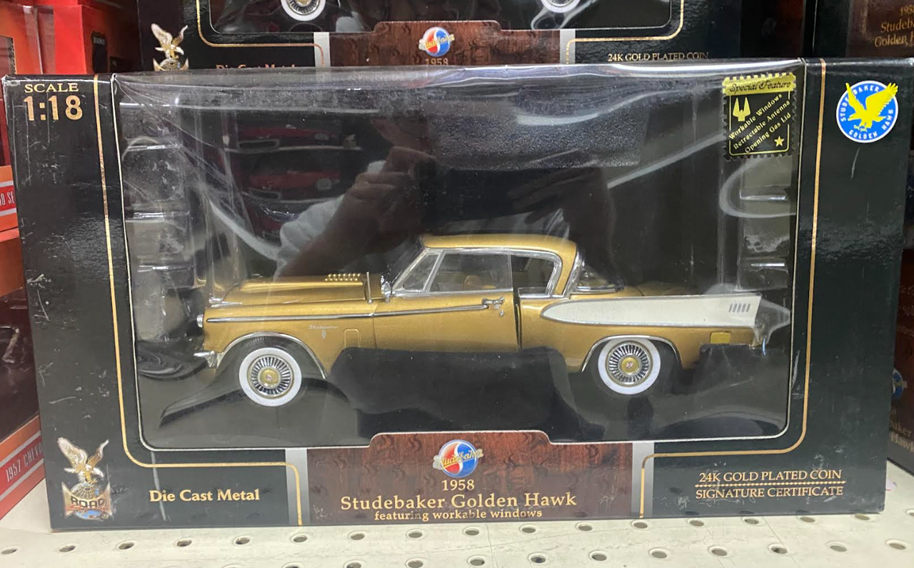 1/18 Road Signature 1958 Studebaker Golden Hawk (Gold) Diecast Model Car