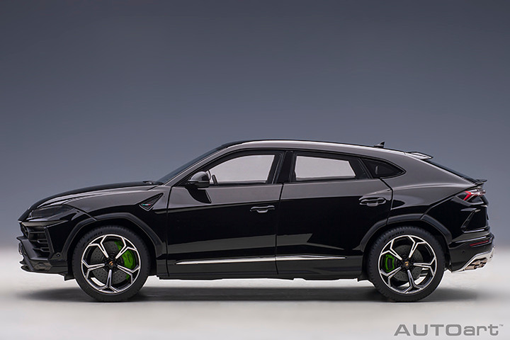1/18 AUTOart Lamborghini Urus (Gloss Black) Car Model