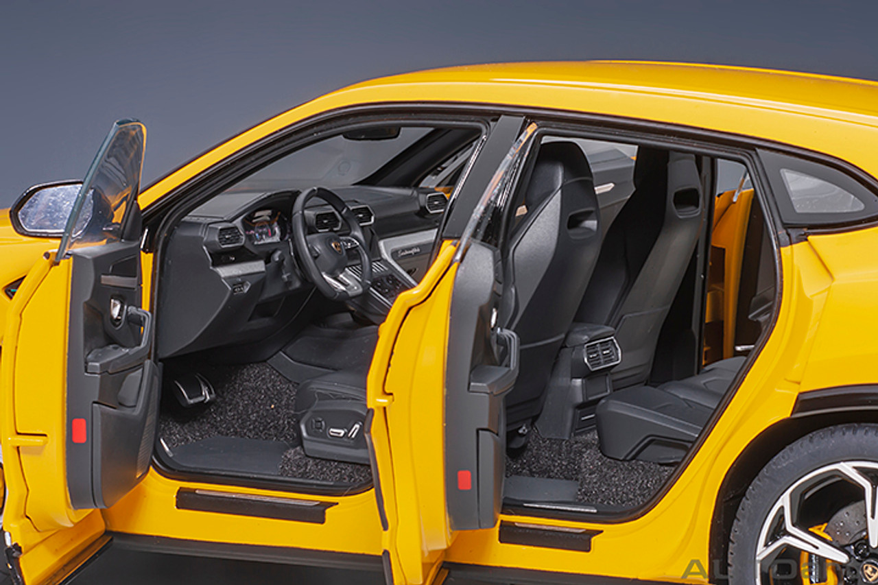 Lamborghini Urus 1/18 ウルス ペルフォルマンテ AUTOart 1/18