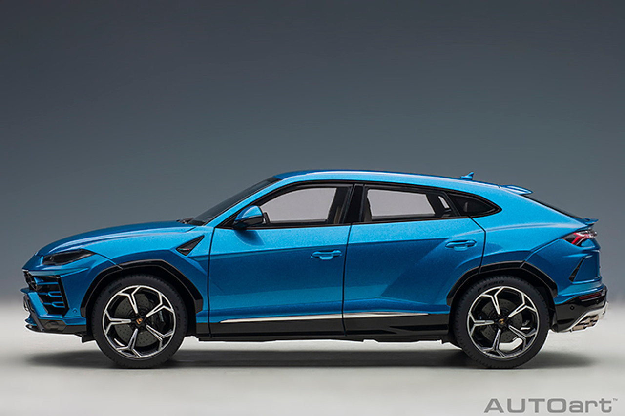 1/18 AUTOart Lamborghini Urus (Metallic Blue) Diecast Car