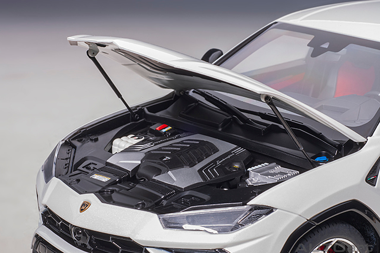 1/18 AUTOart Lamborghini Urus (Metallic White) Car Model
