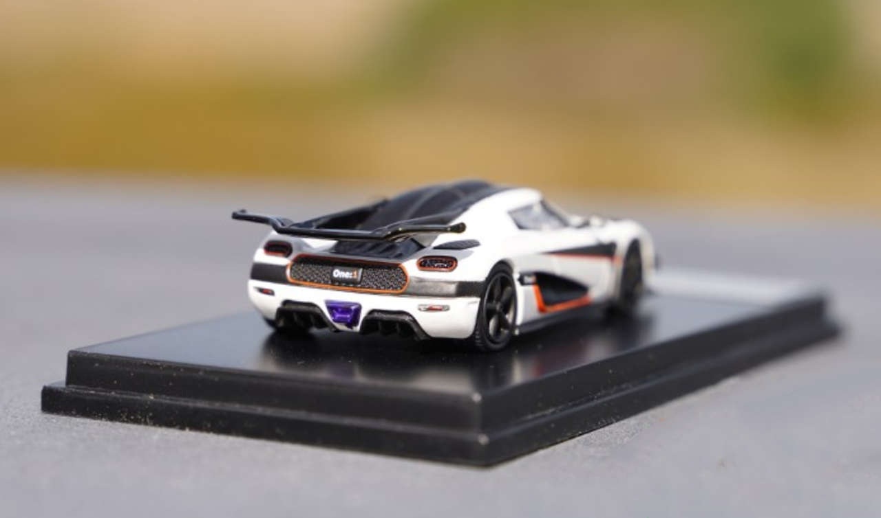 1/64 Koenigsegg ONE:1 (White) Diecast Car Model