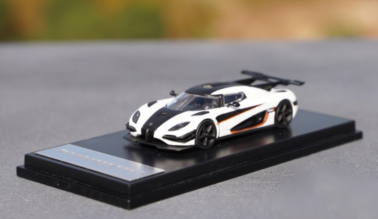 1/64 Koenigsegg ONE:1 (White) Diecast Car Model