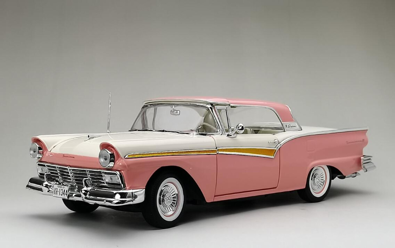 1/18 Sunstar 1957 Ford Fairlane 500 Skyliner (Sunset Coral Red