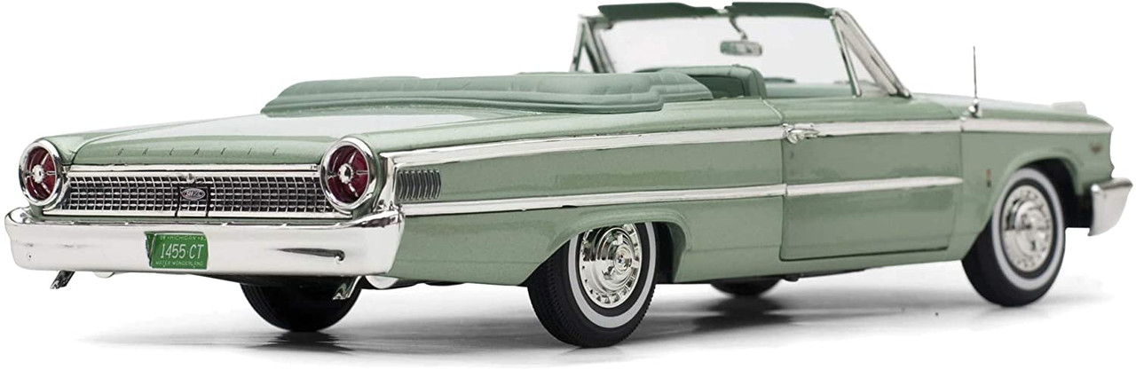 1/18 1963 Ford Galaxie 500 XL Open Convertible - Silver Moss