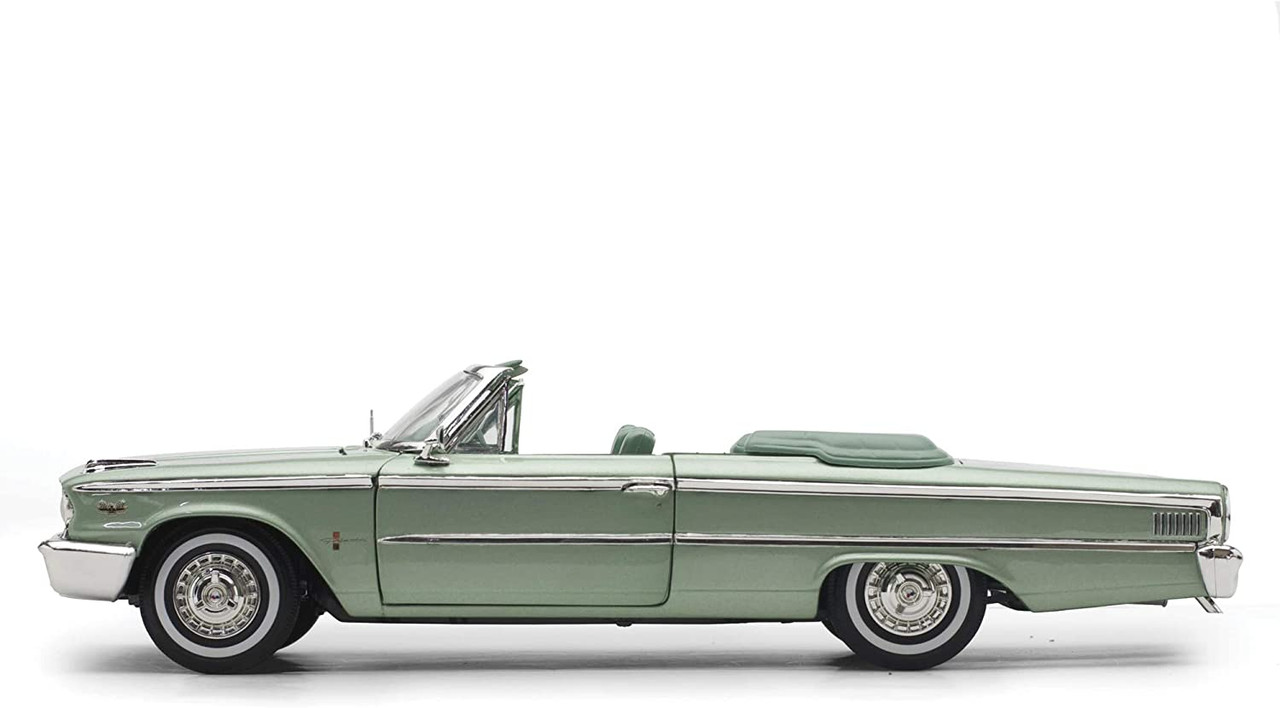 1/18 1963 Ford Galaxie 500 XL Open Convertible - Silver Moss Diecast Car Model