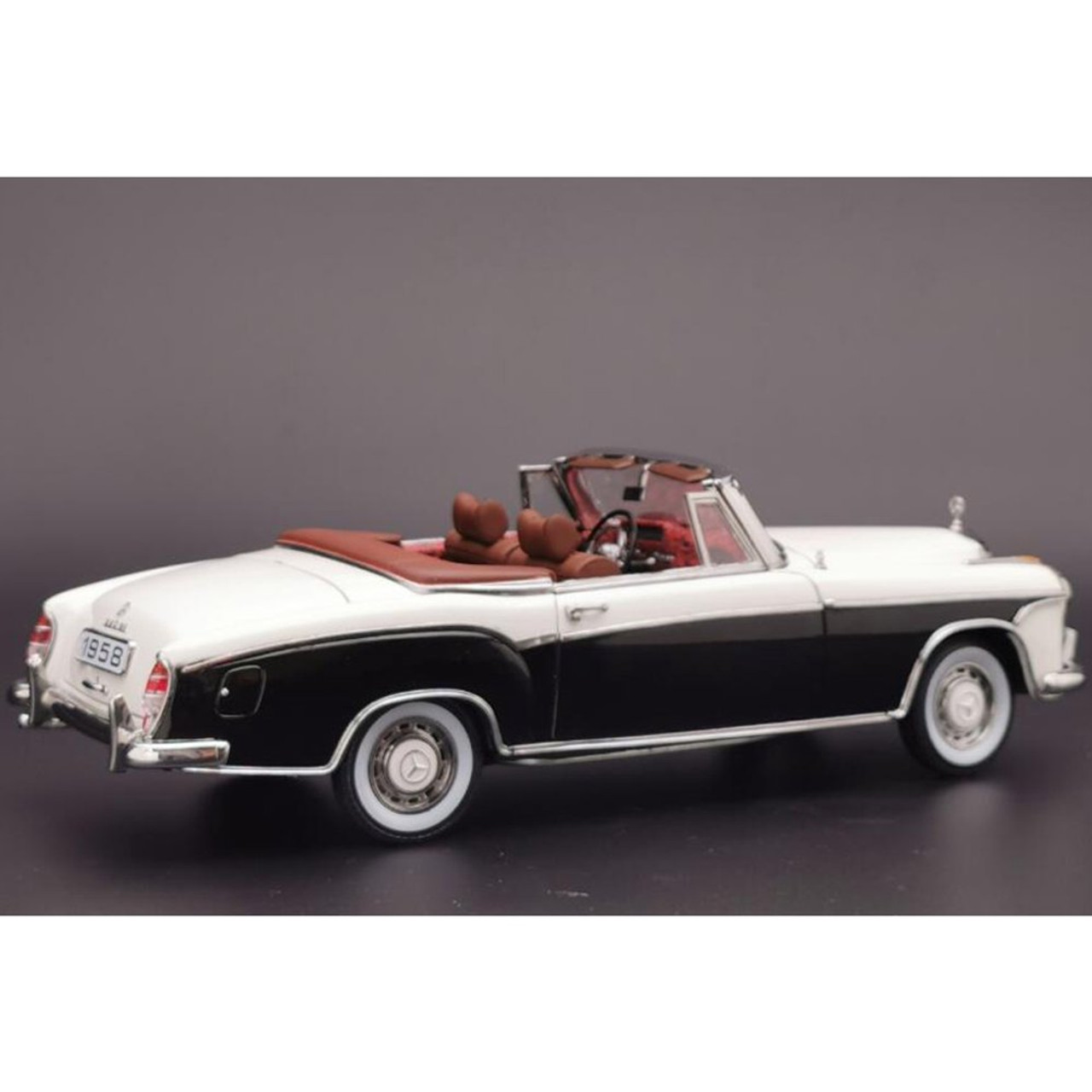 1/18 1958 MERCEDES-BENZ 220SE OPEN CONVERTIBLE -Ivory/Black