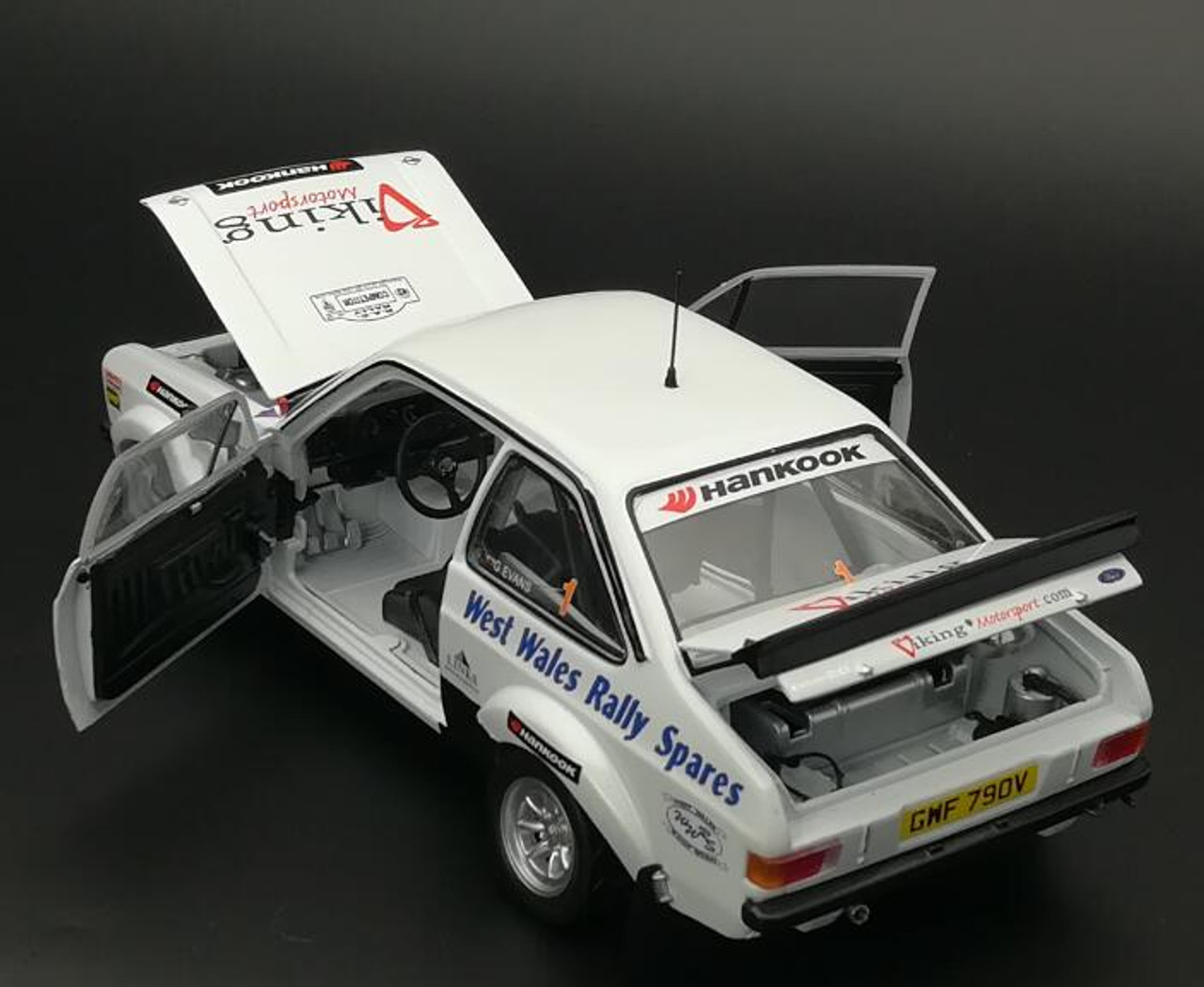 1/18 Ford Escort RS1800 -#1 G.Evans/J.Millington - Winner Roger Albert Clark Rally 2009 Diecast Car Model