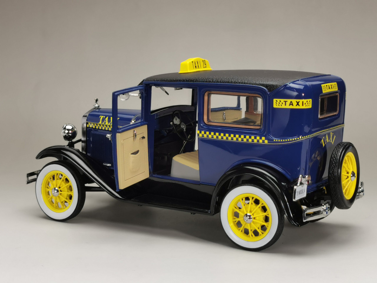 1/18 Sunstar 1931 Ford Model A Tudor Taxi Diecast Car Model