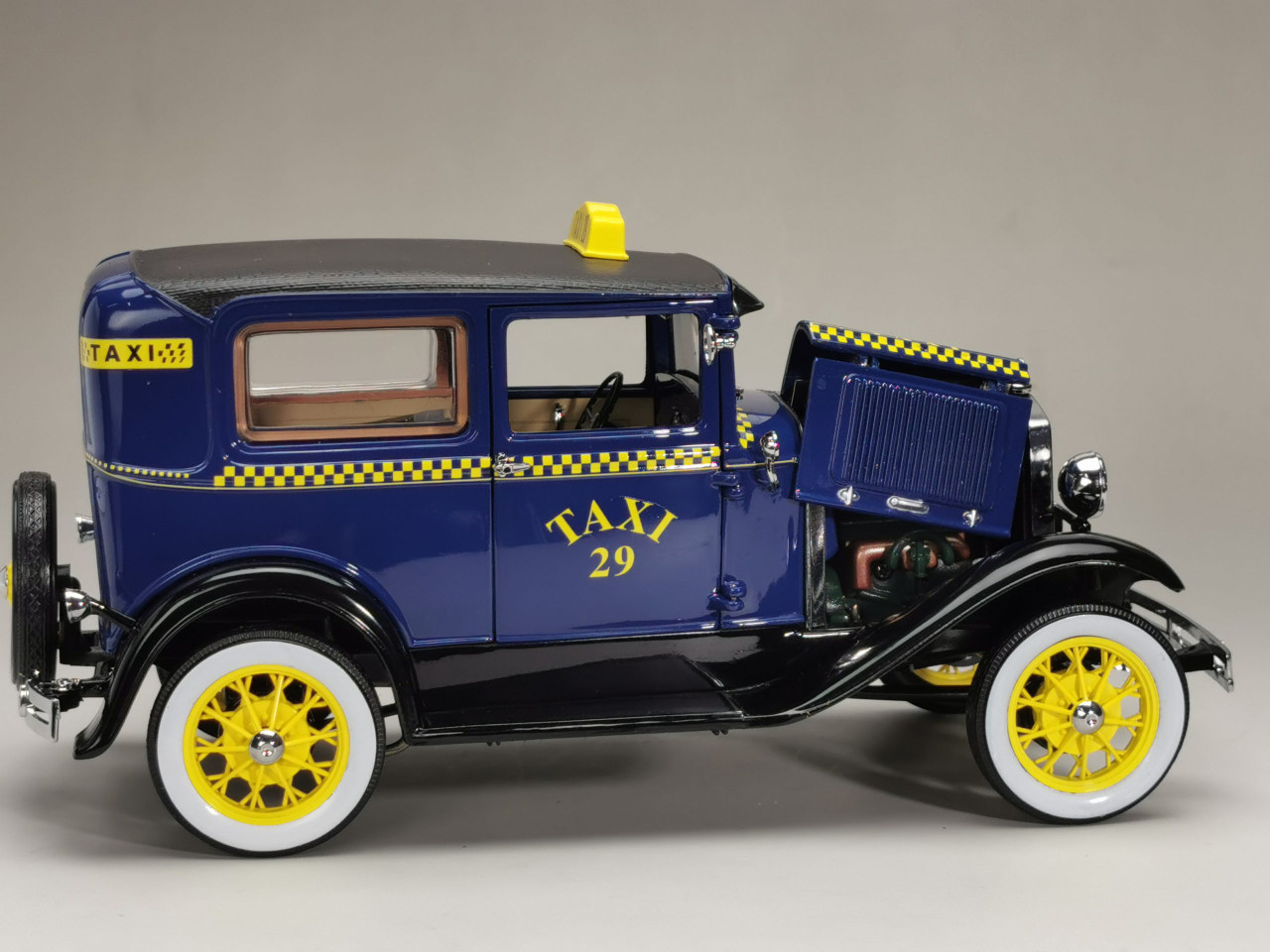 1/18 Sunstar 1931 Ford Model A Tudor Taxi Diecast Car Model