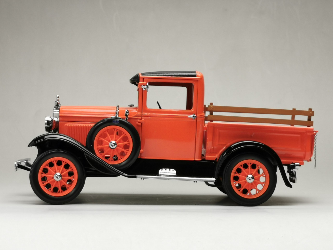 1/18 Sunstar 1931 Ford Model A Pickup (Pegex Orange) Diecast Car Model