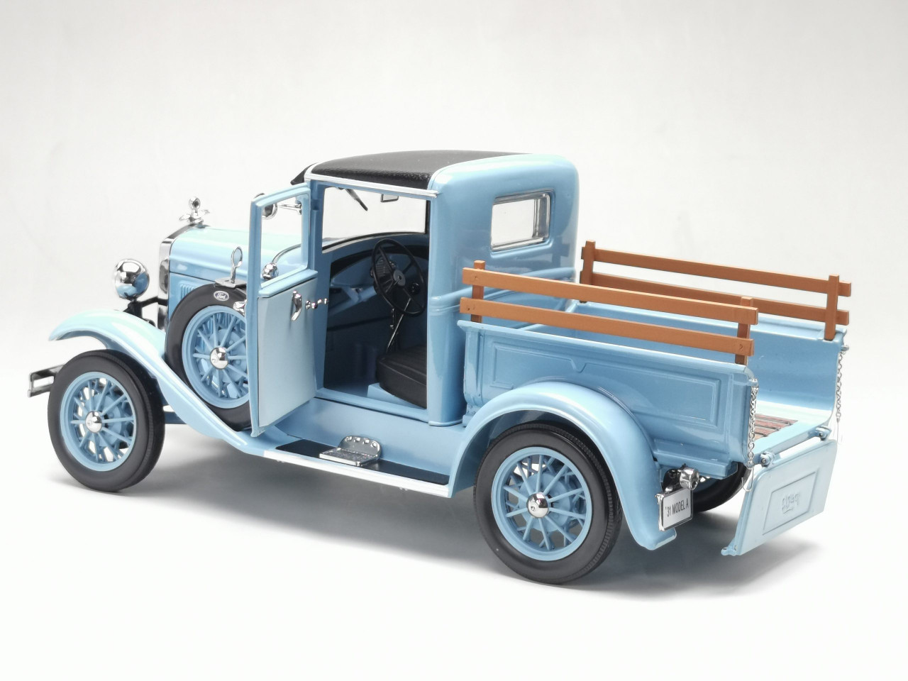 1/18 1931 Ford Model A Roadster - Powder Blue Diecast Car Model