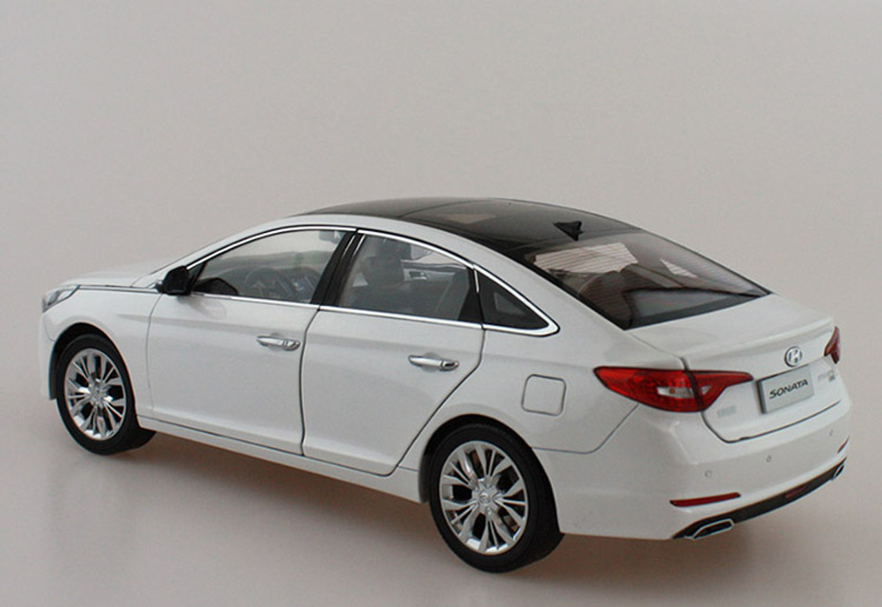 1/18 Dealer Edition 9th Gen Hyundai Sonata (White) Diecast Car Model