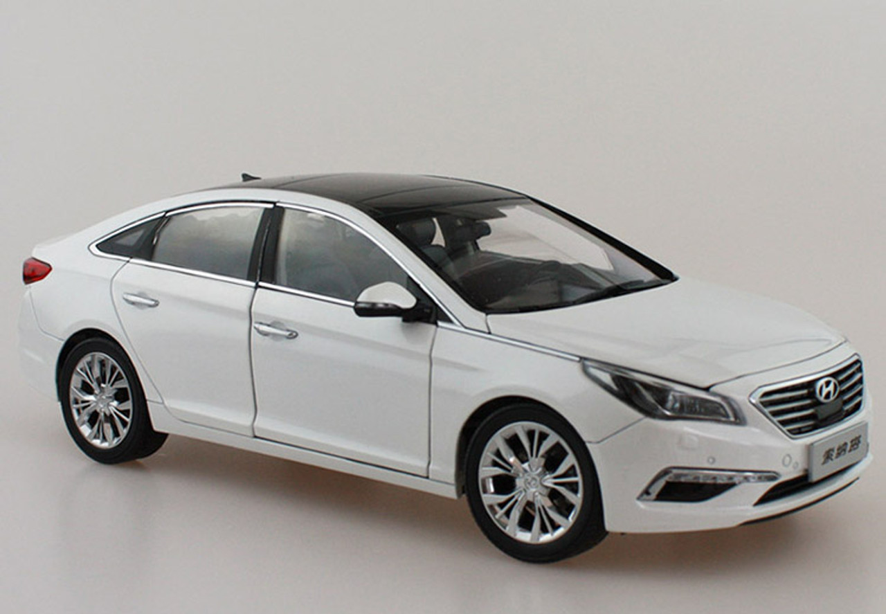 1/18 Dealer Edition 9th Gen Hyundai Sonata (White) Diecast Car Model