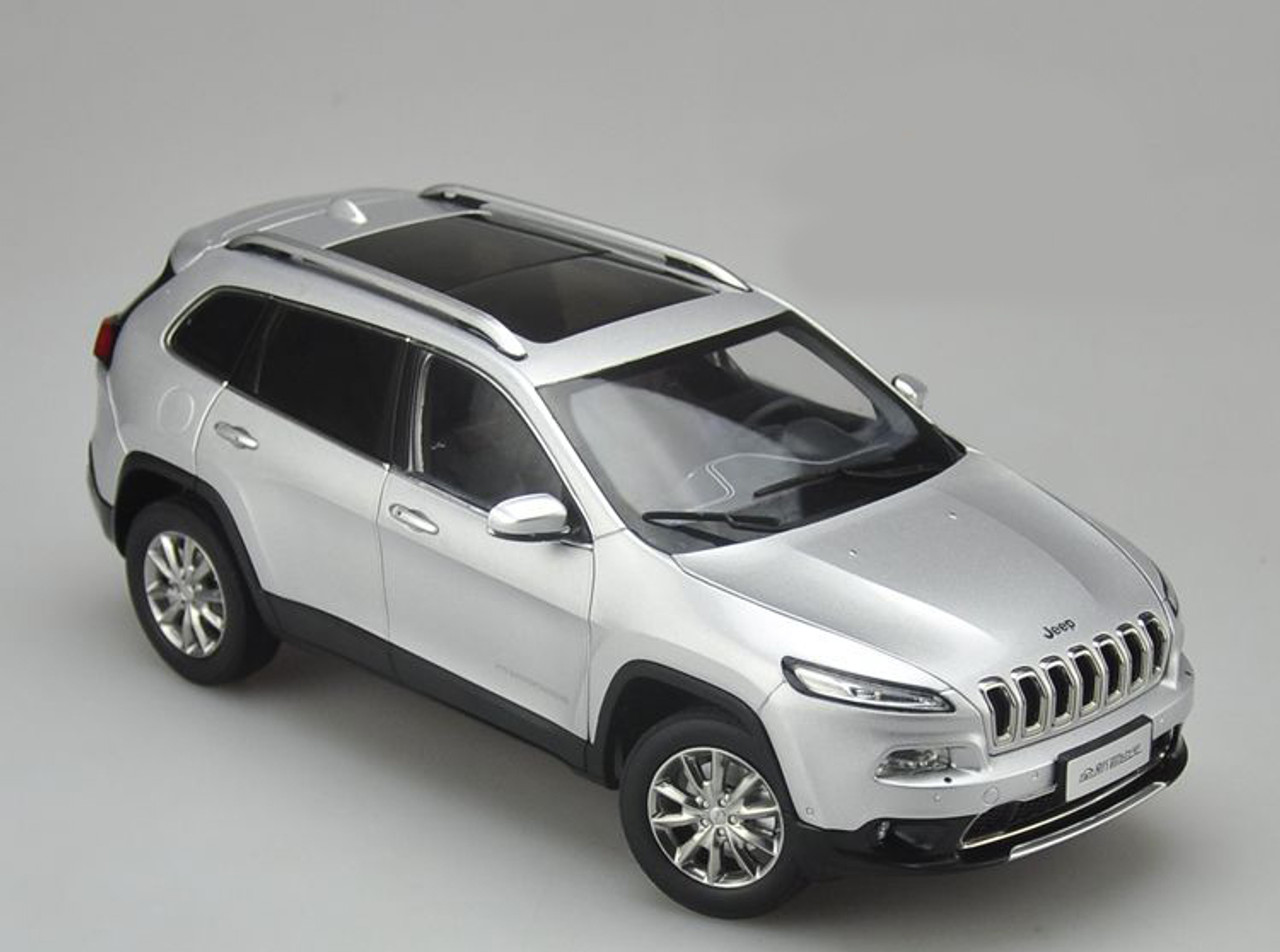1/18 Dealer Edition Jeep Cherokee (Silver) Diecast Car Model