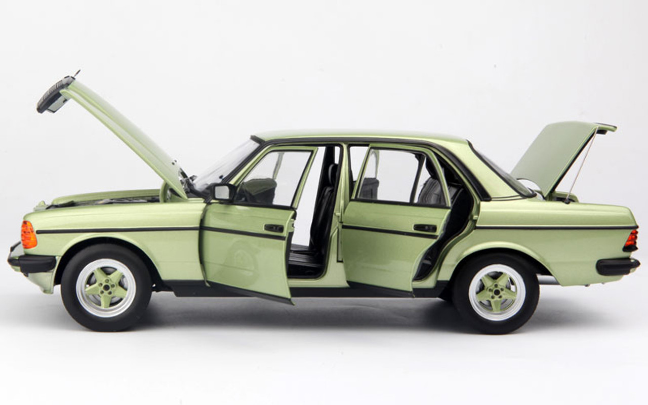 1/18 1984 Mercedes-Benz 200 AMG Silver Green DIecast Car Model