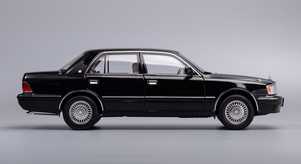 1/18 Toyota Crown 10th Generation JZS155 (S150; 1995–2001) (Black) Diecast Car Model