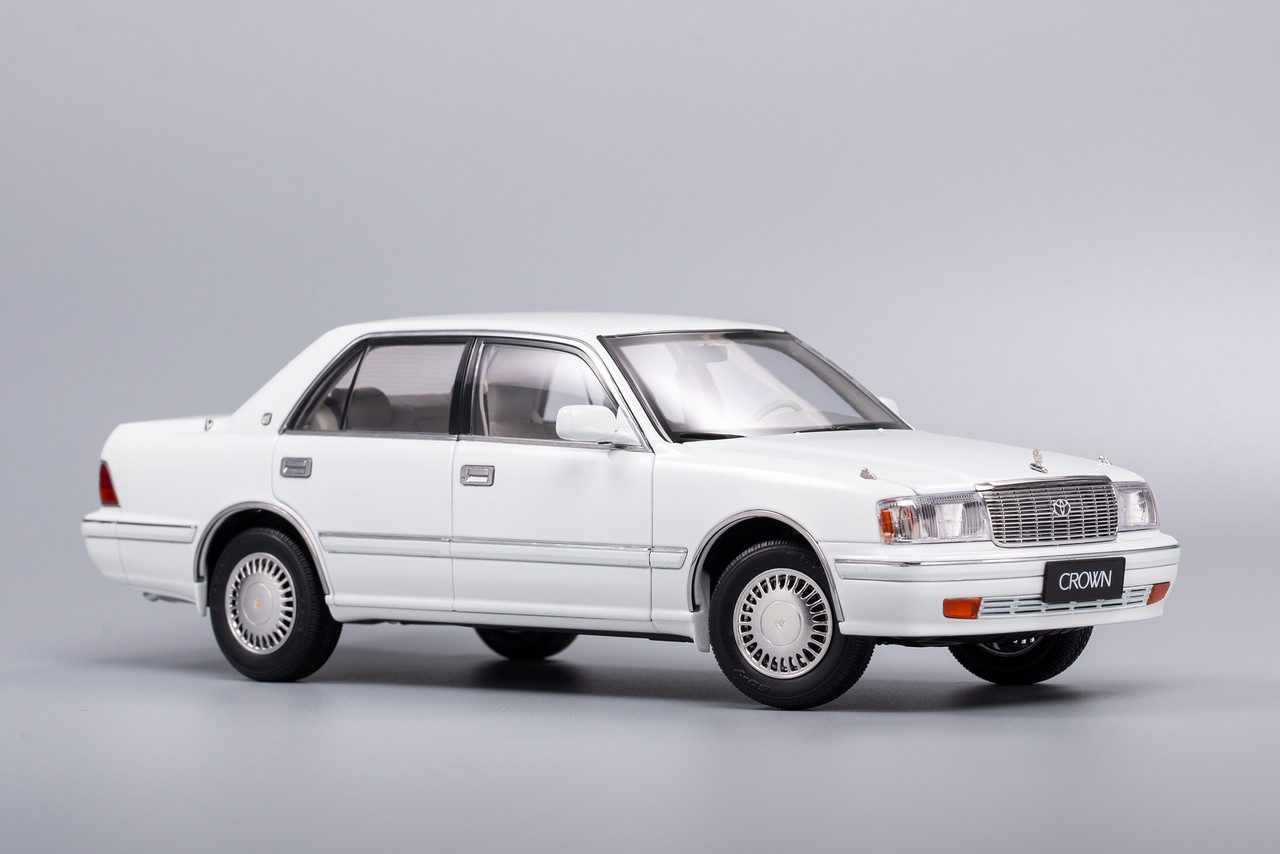 1/18 Toyota Crown 10th Generation JZS155 (S150; 1995–2001) (White) Diecast Car Model