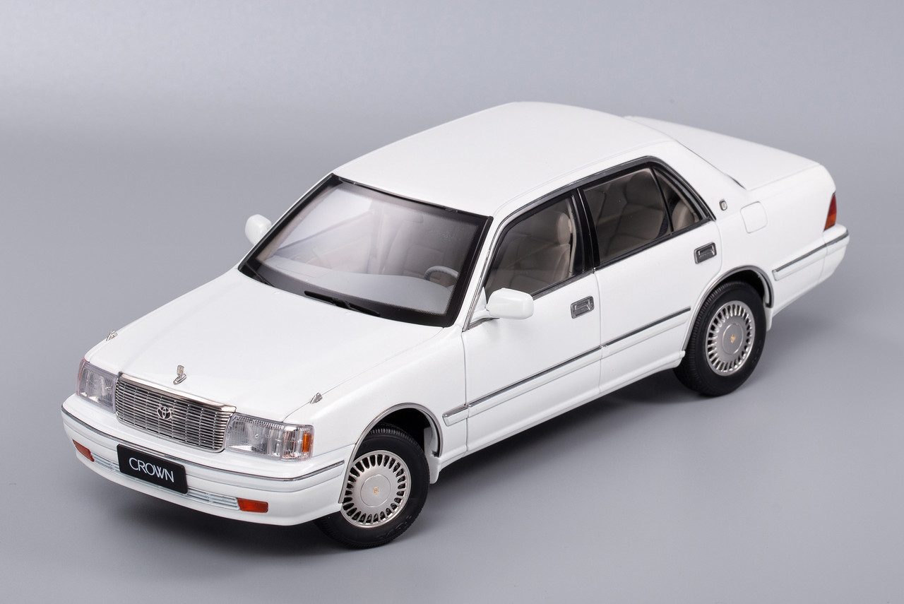 1/18 Toyota Crown 10th Generation JZS155 (S150; 1995–2001) (White) Diecast Car Model