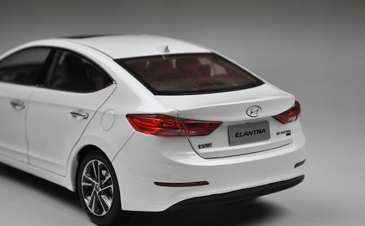 1/18 All New Dealer Edition 2017 Hyundai Elantra (White) Diecast Car Model