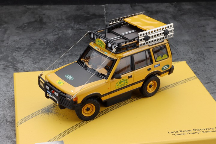 Land Rover Discovery ミニカー 1/43 Premium X with a new Land Rover Discovery Sport 1:43