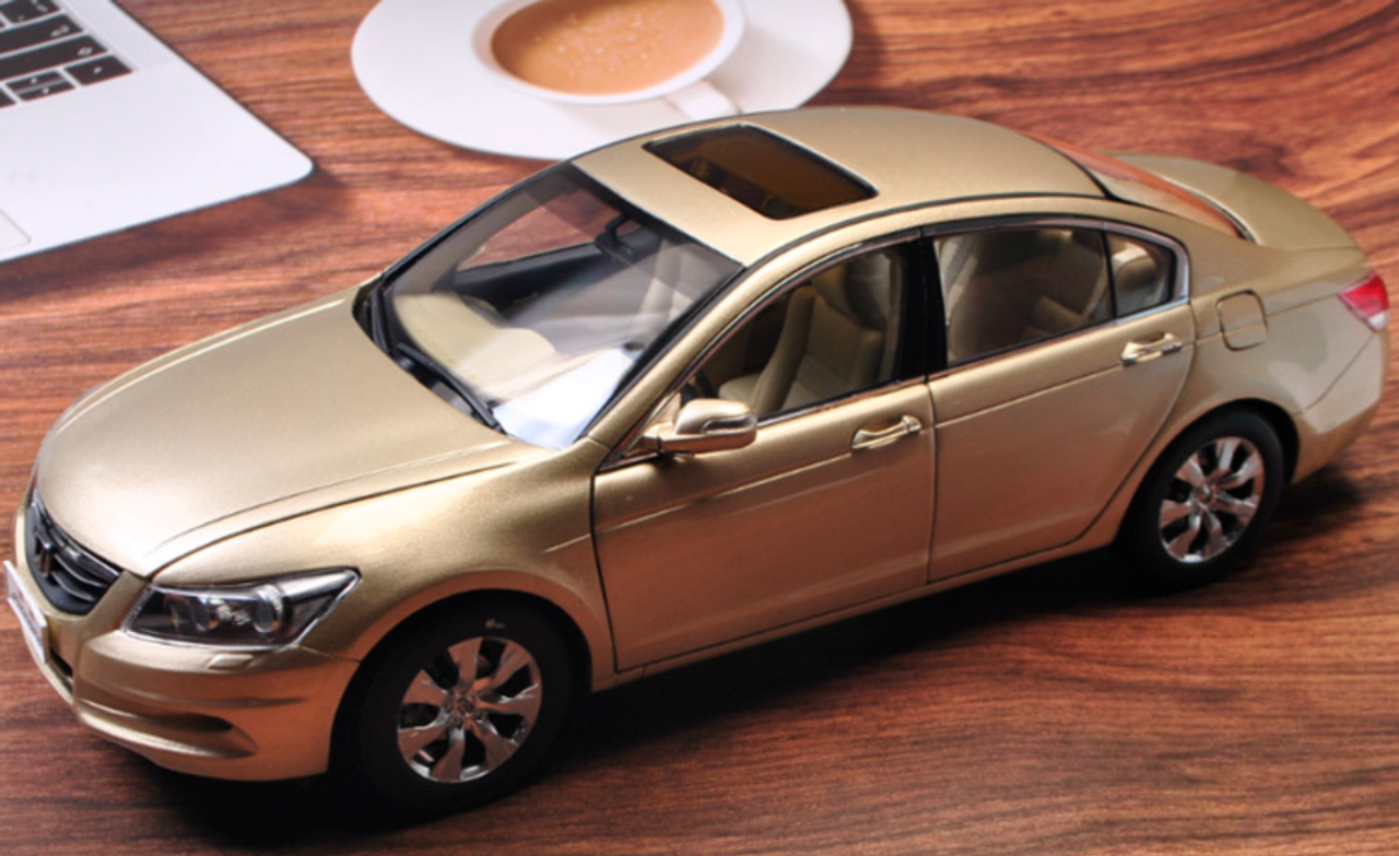 1/18 Dealer Edition Honda Accord (Champagne) 8th generation (2007-2012) Diecast Car Model