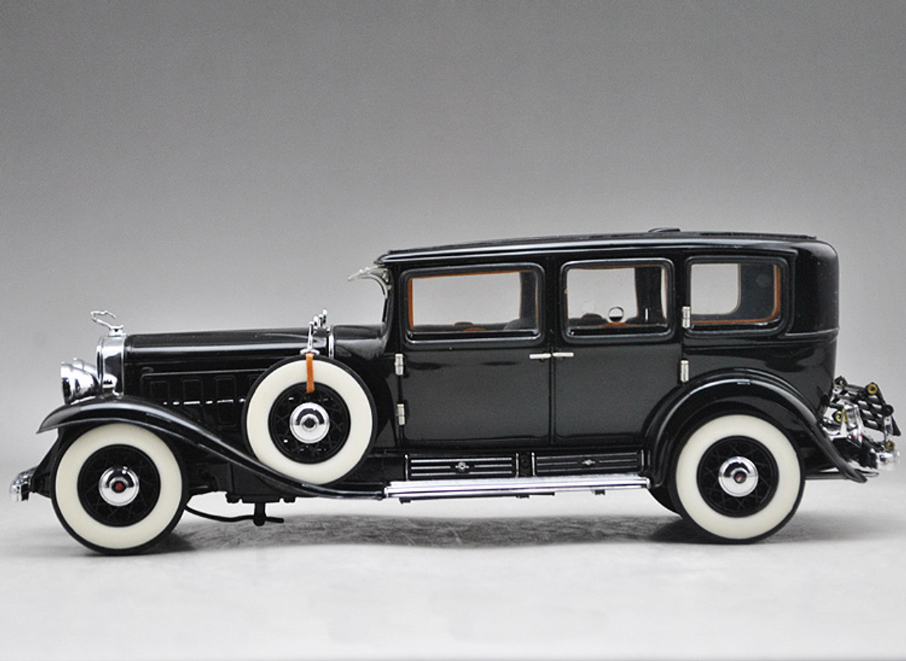 1/24 Franklin Mint 1930 Cadillac V-16 Sedan Model Al Capone