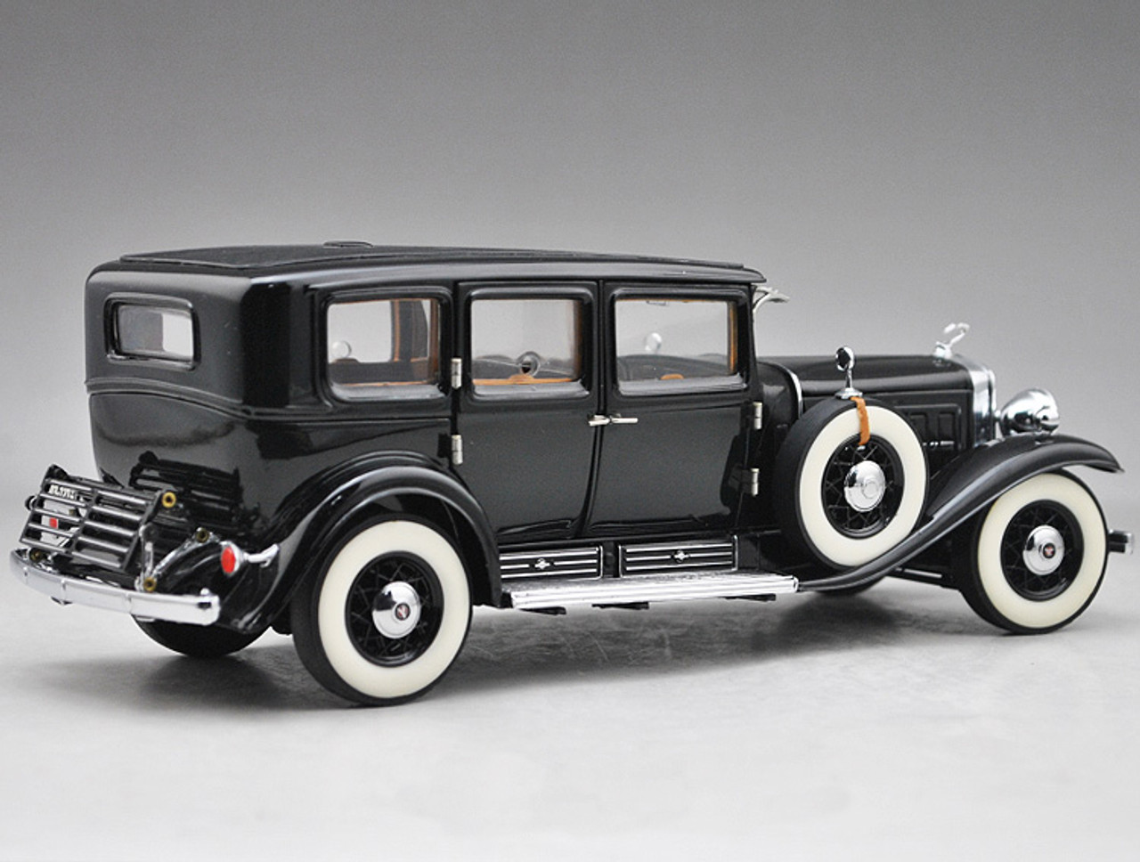 1/24 Franklin Mint 1930 Cadillac V-16 Sedan Model Al Capone