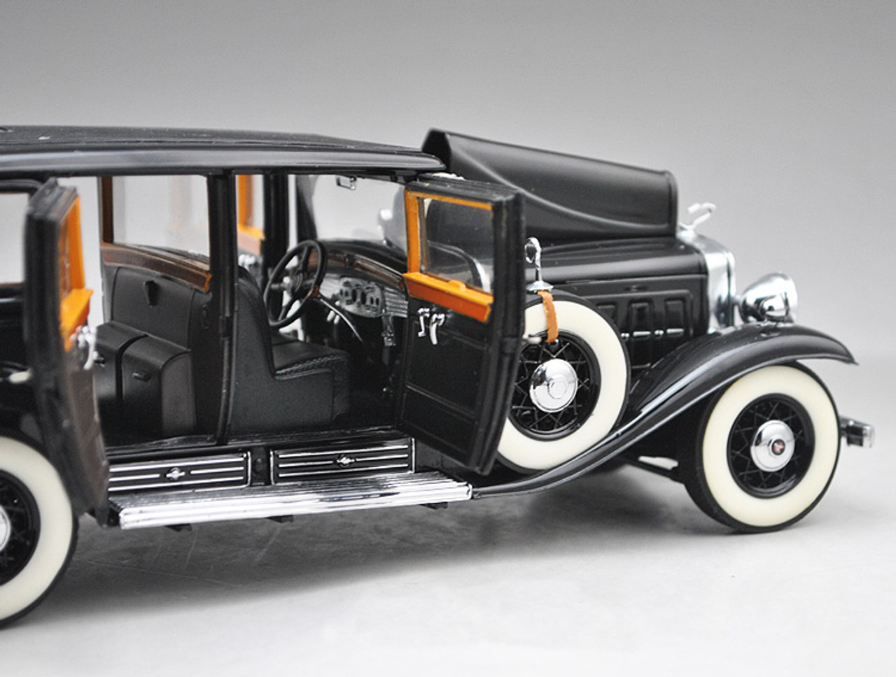 1/24 Franklin Mint 1930 Cadillac V-16 Sedan Model Al Capone